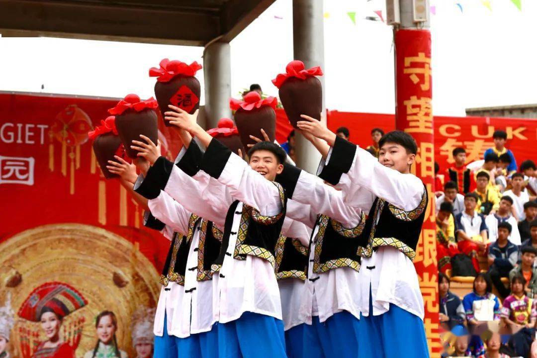 民族学校这样过三月三!