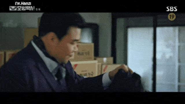 可刚刚踏入社会的她,却被现实抽了狠狠的一嘴巴子!