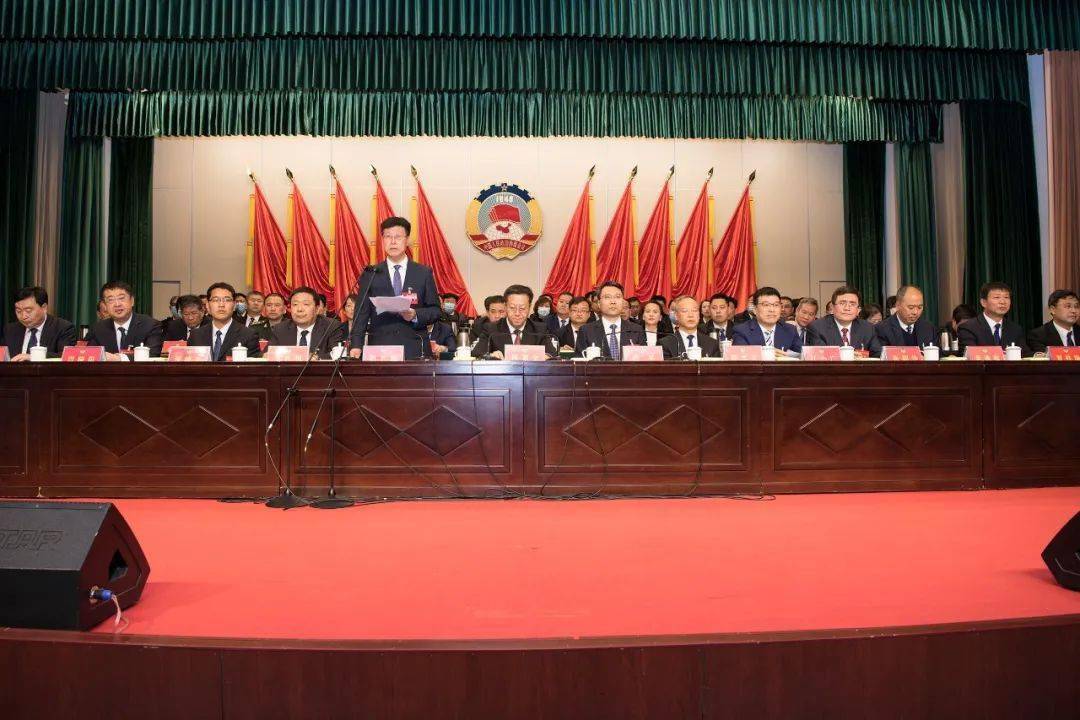 赵宏斌在主持会议时表示当选县政协主席,深感责任重大,使命光荣,一定
