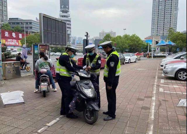 拆!电动车挡风板也要拆了