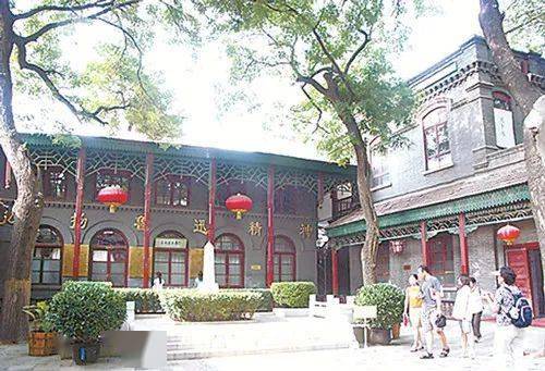 2007年,已是全国重点文物保护单位的北京市鲁迅中学在双休日对外开放.