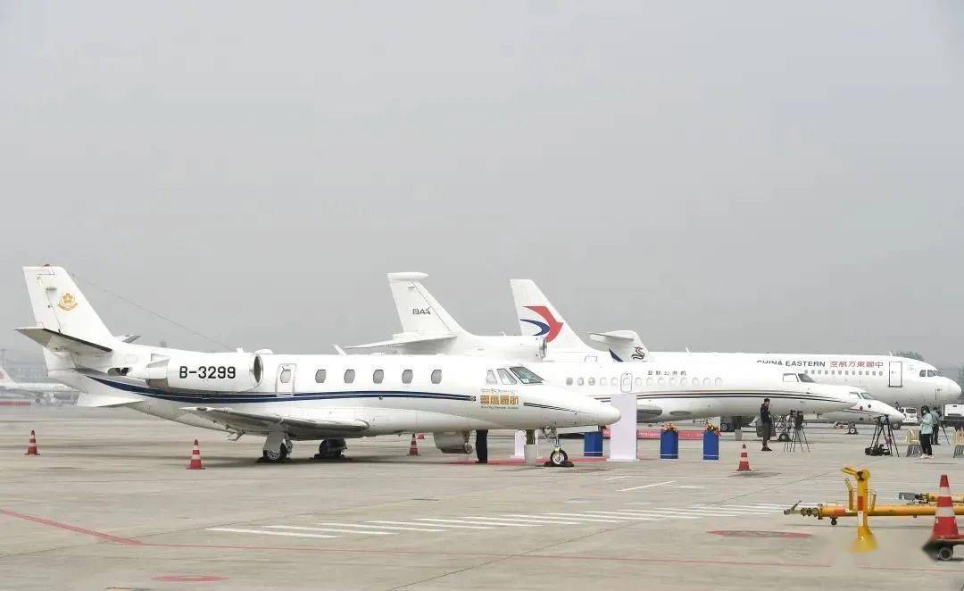 成都双流携手四川机场集团与5大公务机企业签署战略合作协议