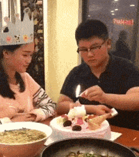 爆笑GIF:妹子,看来夏天是真的来了!