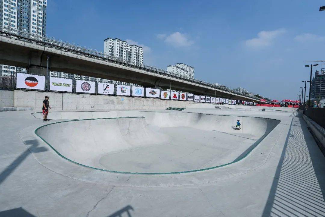 424本周六2021中国滑板精英赛首钢极限公园即将傲立街头
