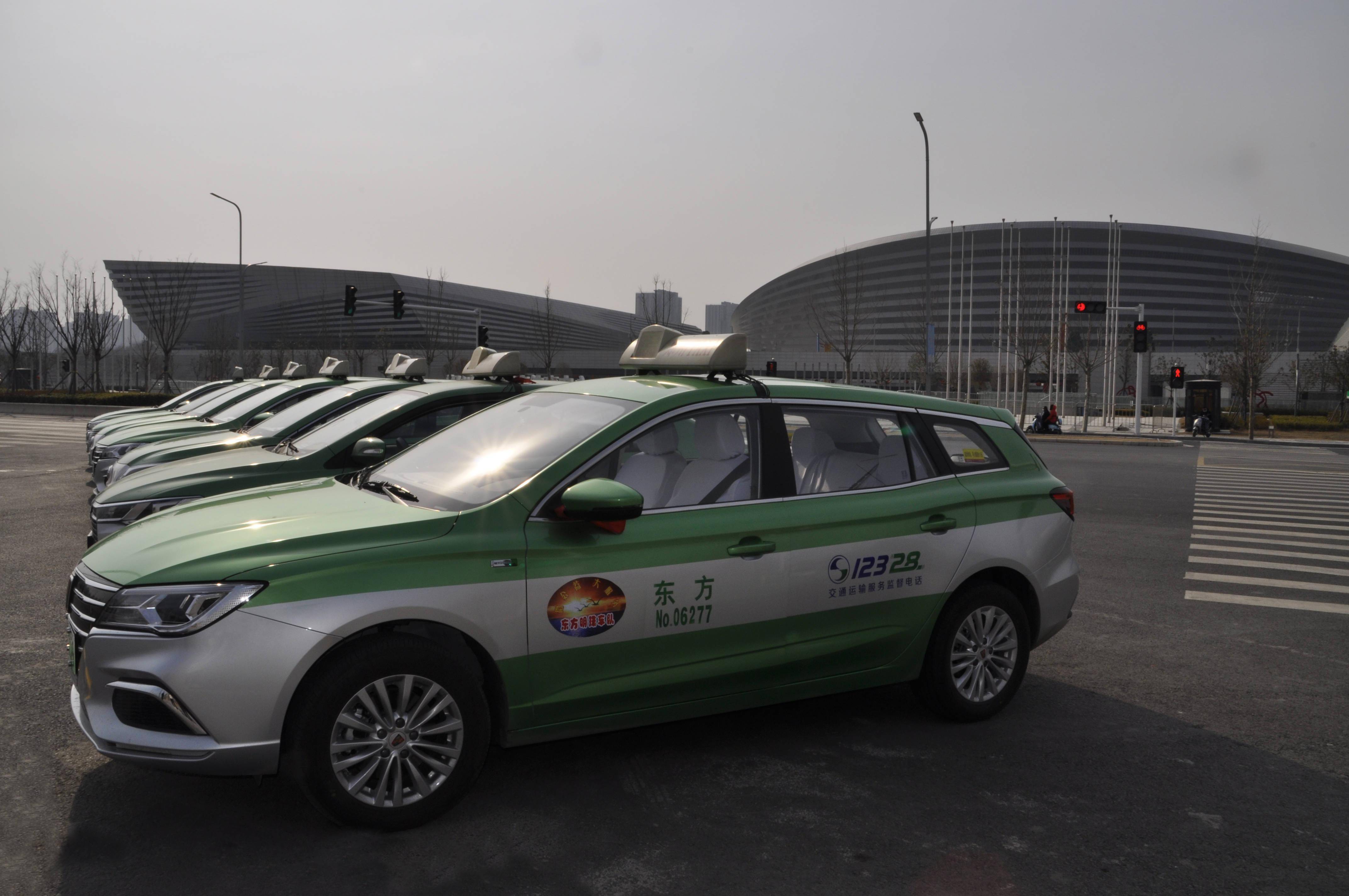 驾驶员全程佩戴口罩,白座套随脏随换,郑州出租车行业实行高要求服务