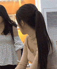 搞笑gif趣图:妹子,论心机,还是你左边的闺蜜更胜一筹啊