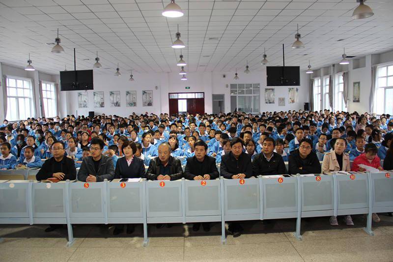灵台县城关中学举行中学东片区"党的故事我来讲"演讲比赛活动