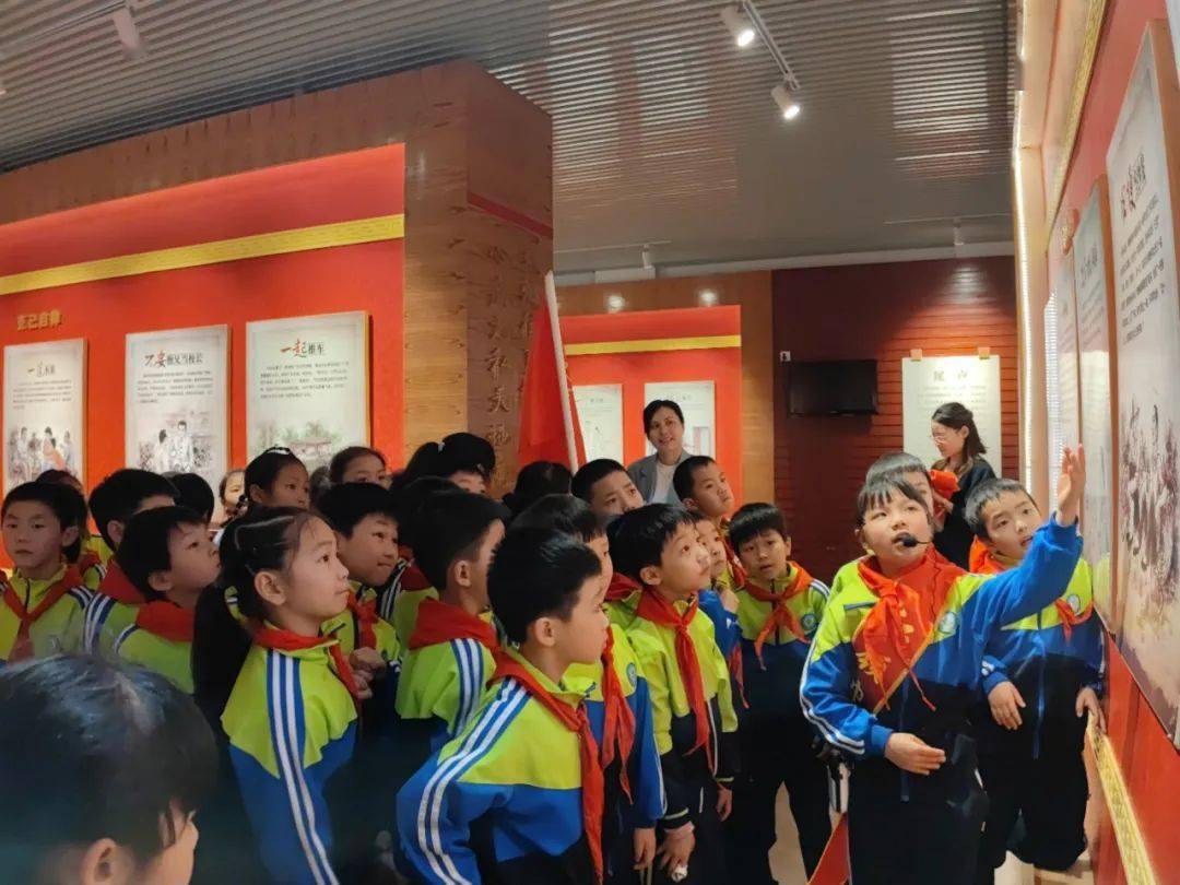 党史我来讲红领巾化身讲解员