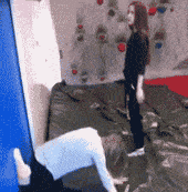 搞笑GIF:这孩子肯定会怀疑人生