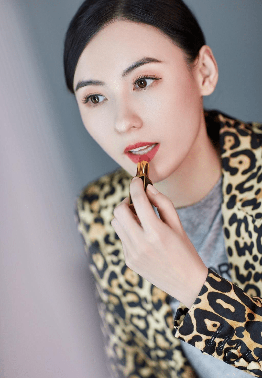她还代言了一系列的时尚产品,拍摄了不少的广告,可见张柏芝在娱乐圈