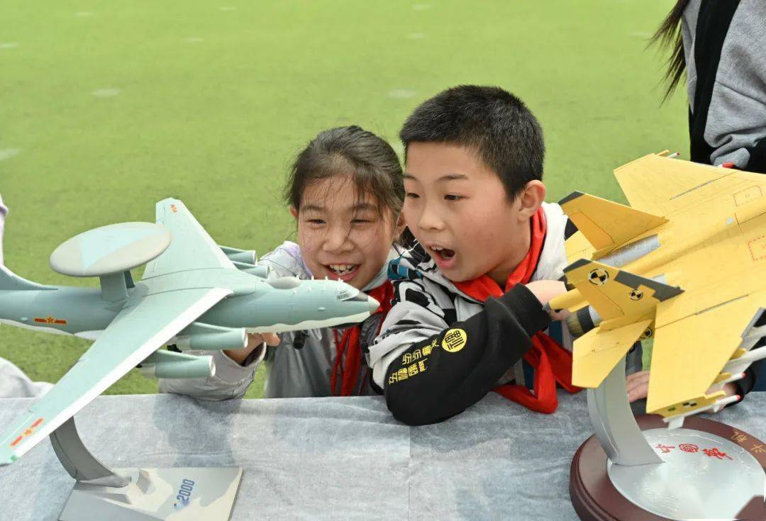 扬帆起航 逐梦九天 丨 宏远路小学飞机模型展