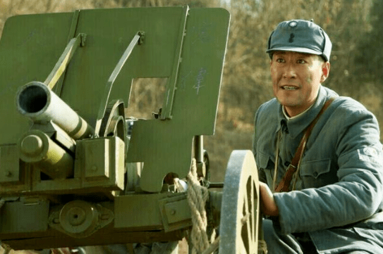 电视剧《炮神》以1927年滇军将领龙云等人策动"二六"兵变,到1948年
