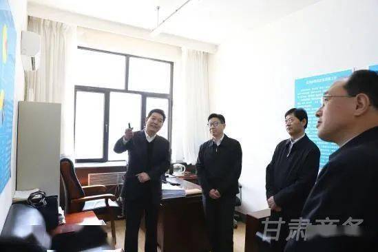 副省长张锦刚在省商务厅调研并召开座谈会