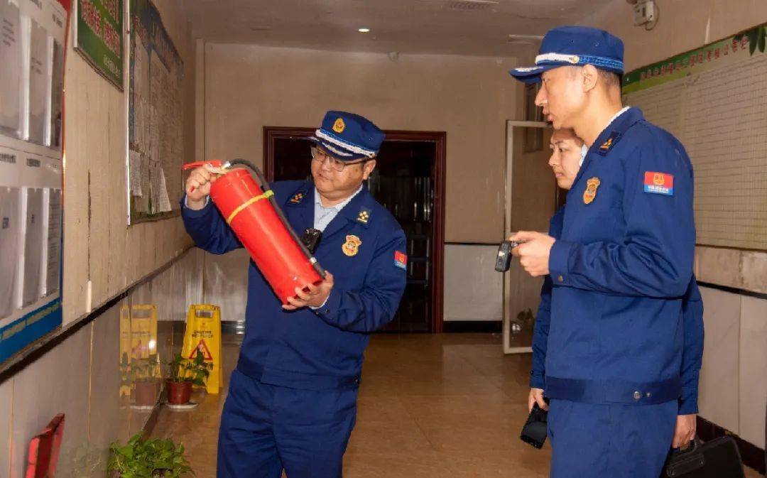 12年,他从未缺席_蔡伟兵