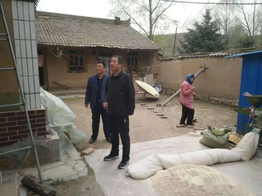 副县长王继国一行深入北城铺镇检查指导鹿山村地质灾害点工作