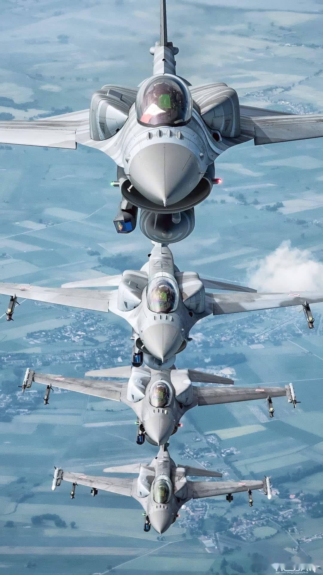 波兰空军的f-16在执勤.