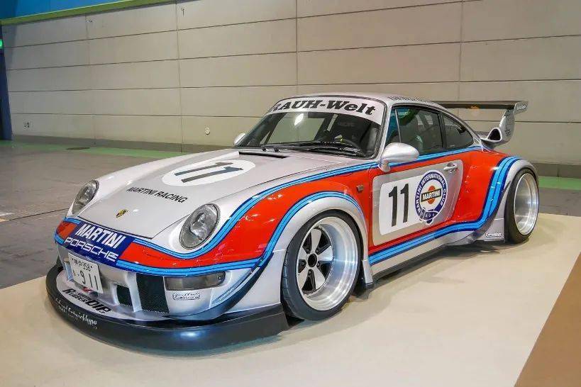 将马天尼的rwb911穿在身上黑白配酷乐汽车