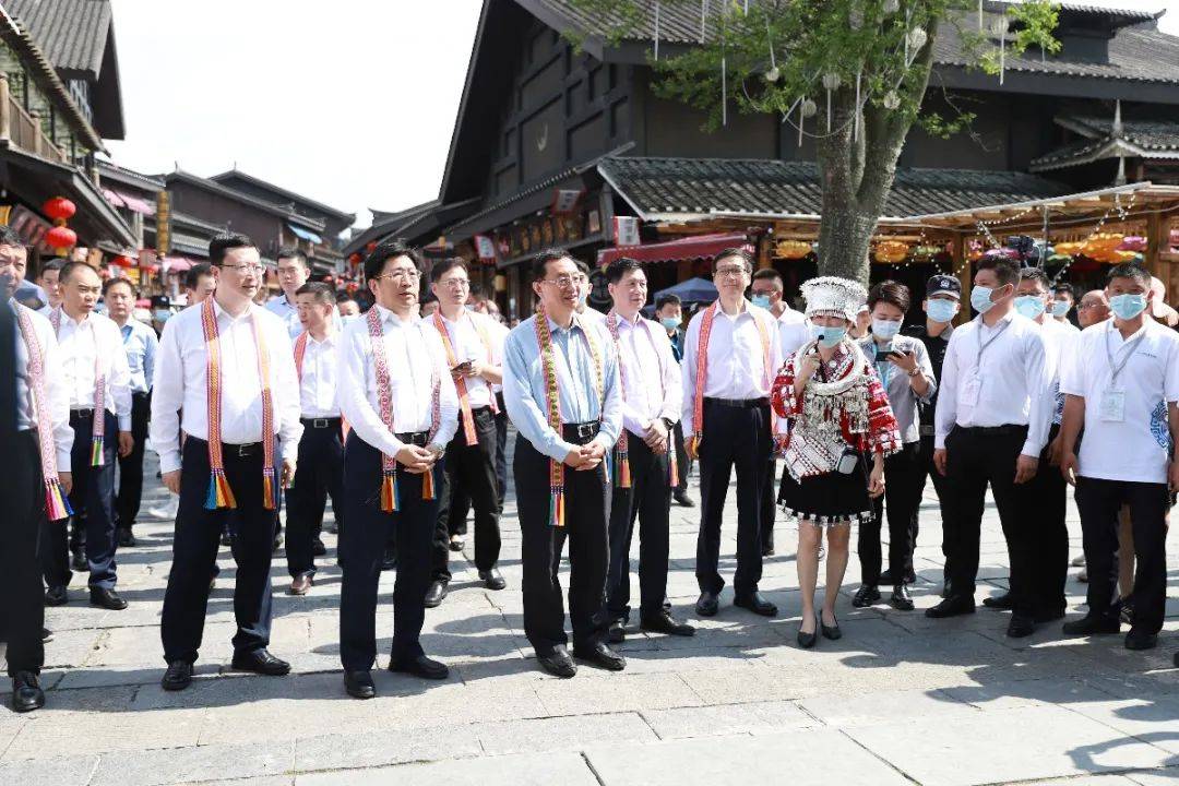 州委常委,州委宣传部部长,州委统战部部长付乐欣,丹寨县委书记龙滨