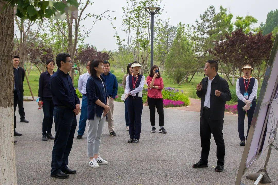 海淀区人民政府副区长林航带队赴通州区参观学习