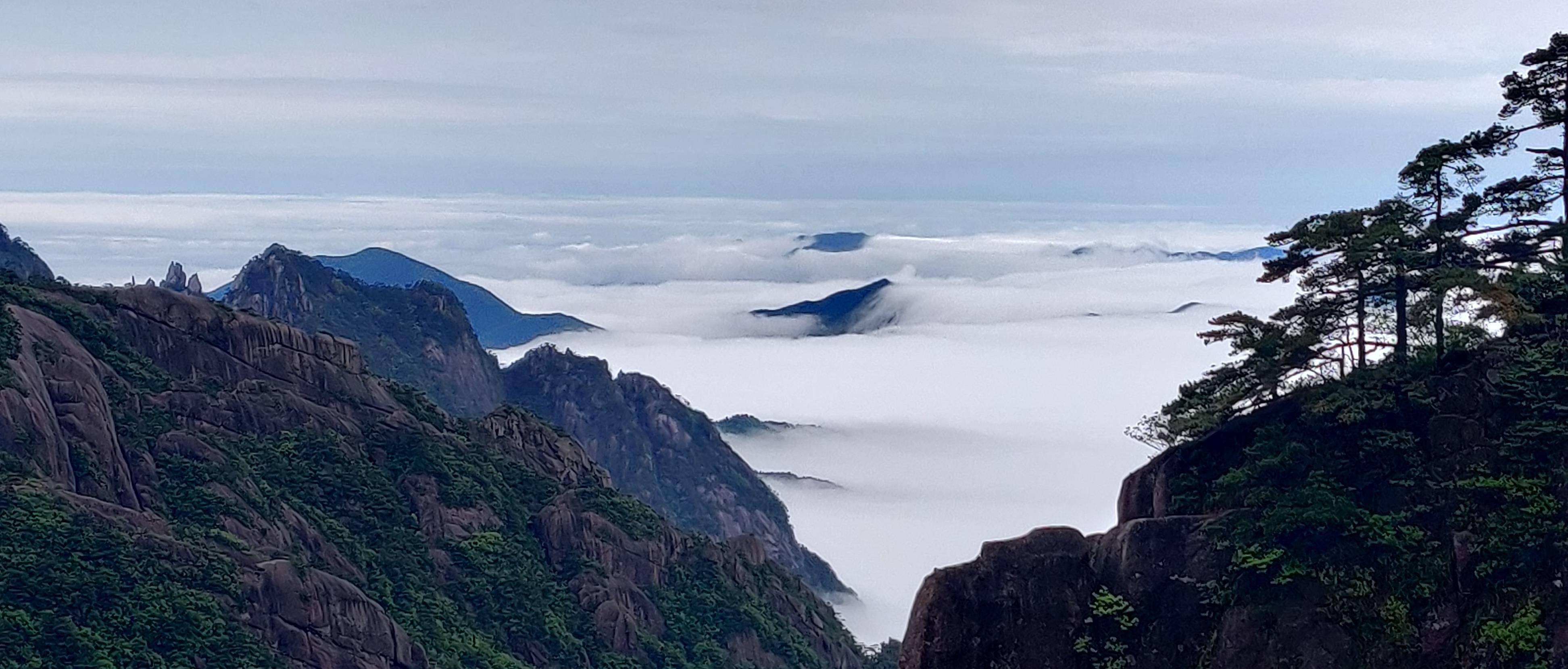 雨后黄山云海汹涌