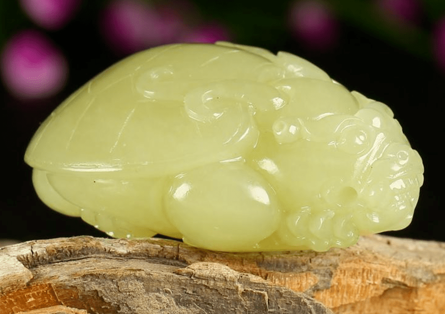 真正顶级玉料是"鸡油黄",细腻程度不亚于羊脂玉!