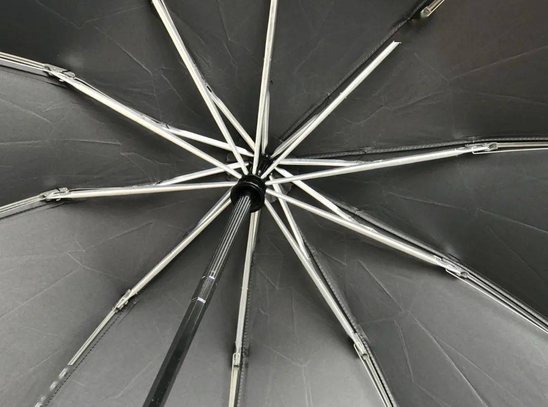 可照明,单手开关,反向不湿身,这么好用的伞雨季必备!