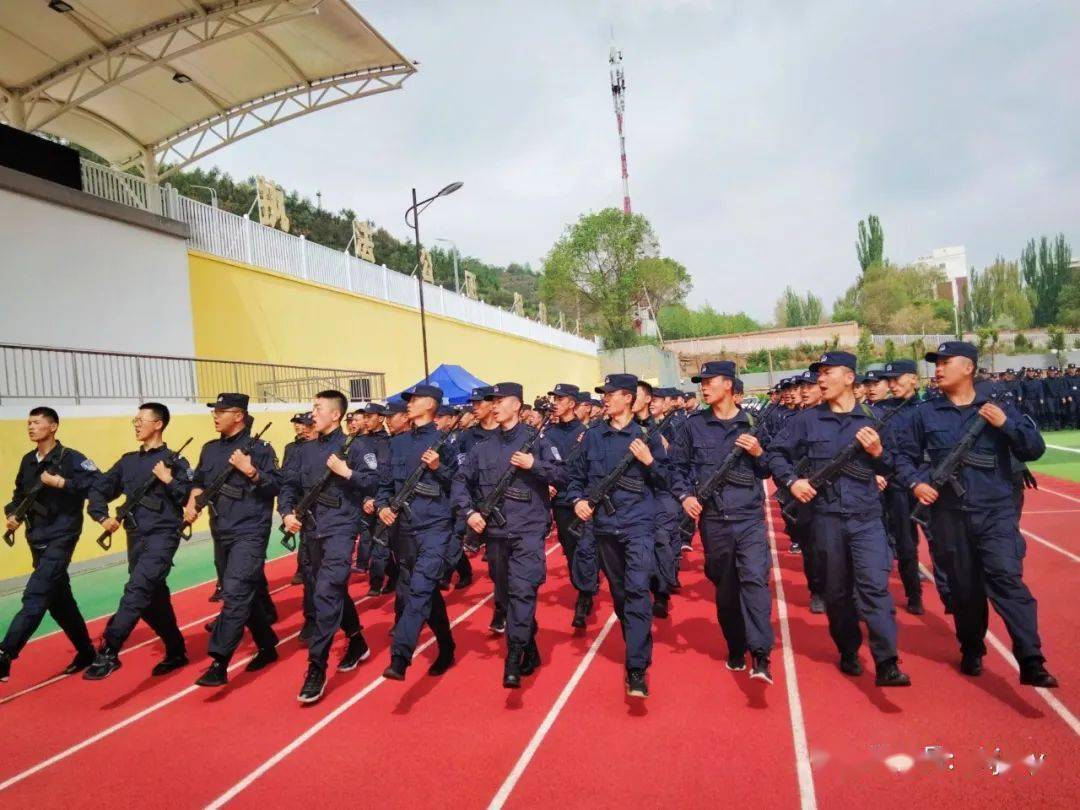 警院风采今天小编就带大家走进青海警院走近训练中的警院学子用自己的