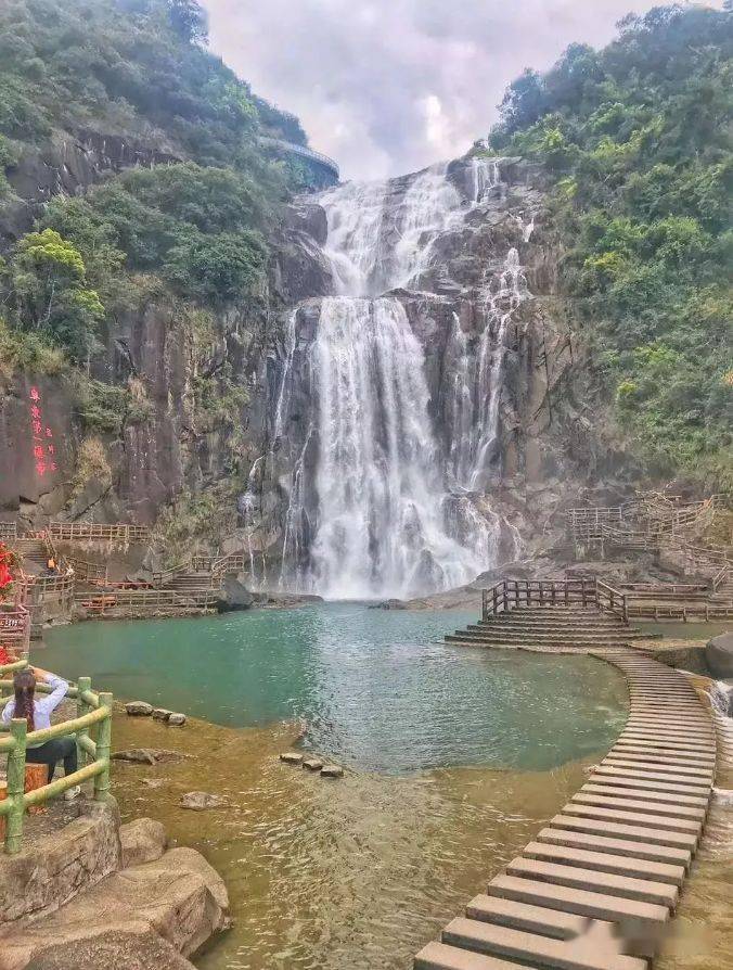 心动价:268元/人 丰顺大宝山温泉旅游度假区是一个以乡野文化为主题