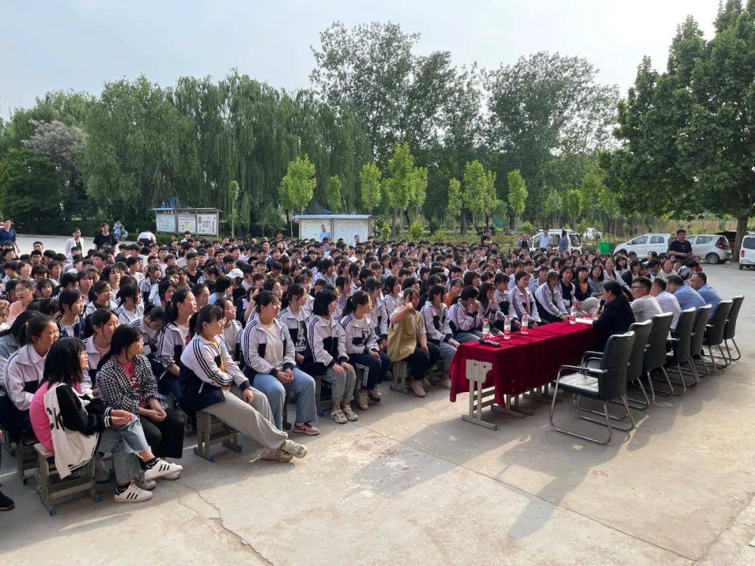 郓城县潘渡镇:送法进校园 用爱护成长