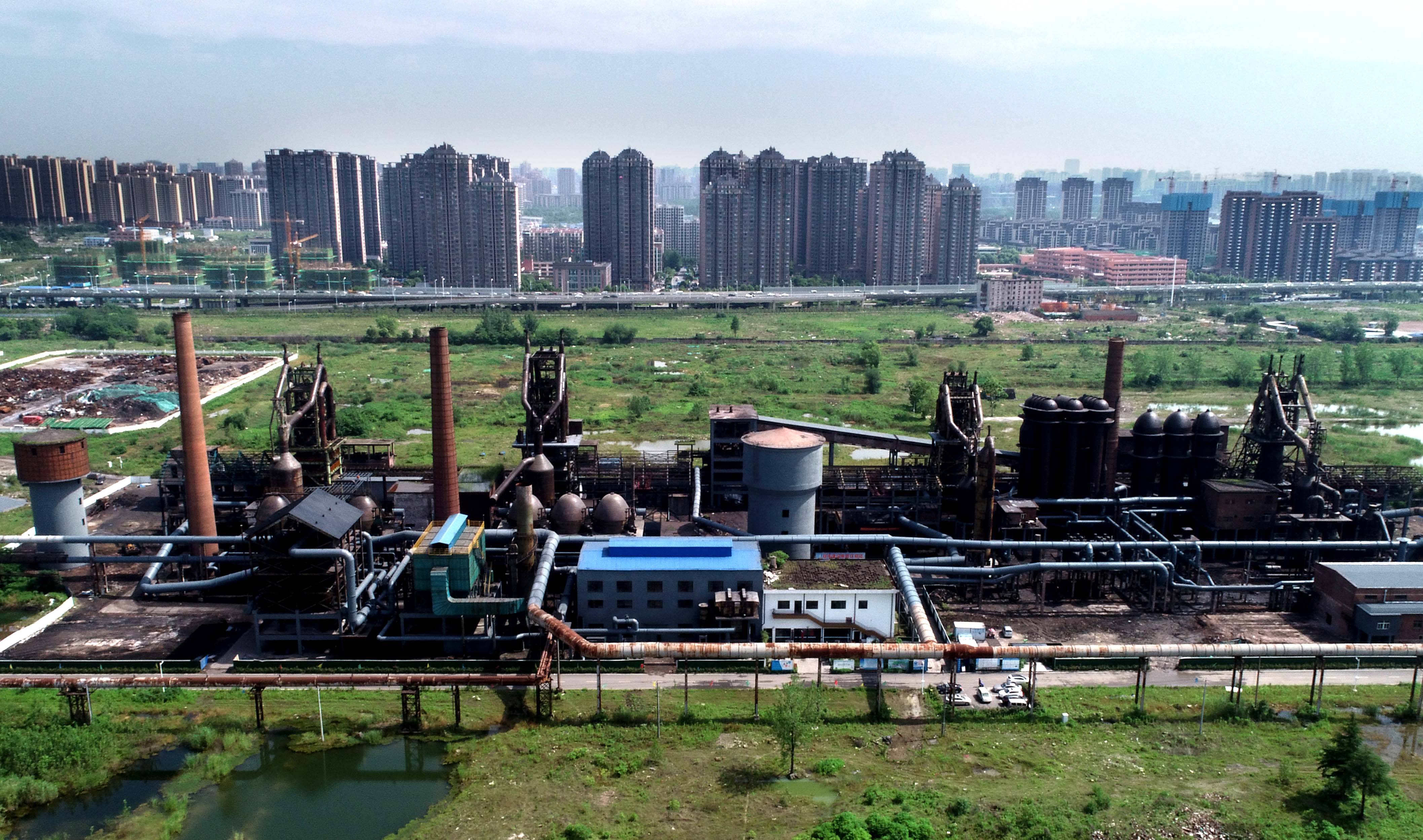 这是5月27日拍摄的原合肥钢铁厂高炉区(无人机照片).