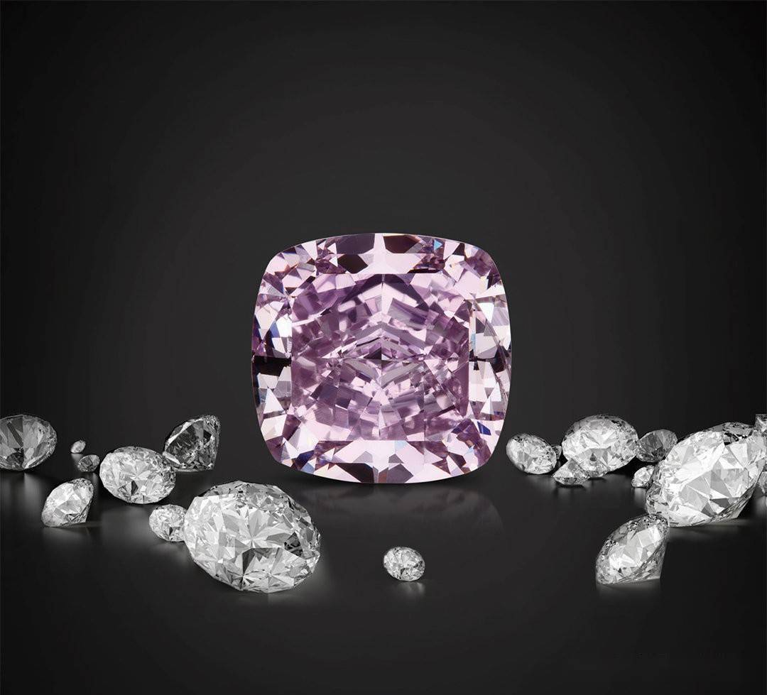 83克拉 紫粉钻石一种带有紫色调的粉色钻石,十分稀有.