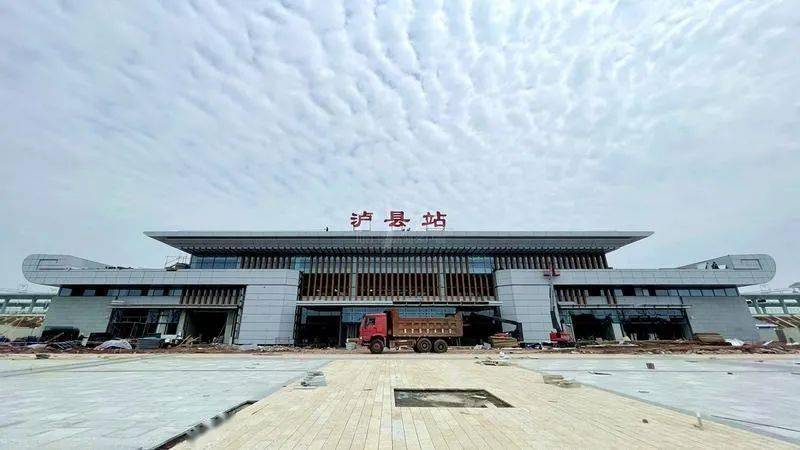 泸州的两座高铁站"酒樽" , "龙腾瑞气"