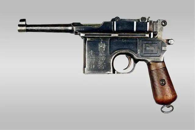 朱德南昌起义时使用的警用型德国毛瑟短管m96手枪.