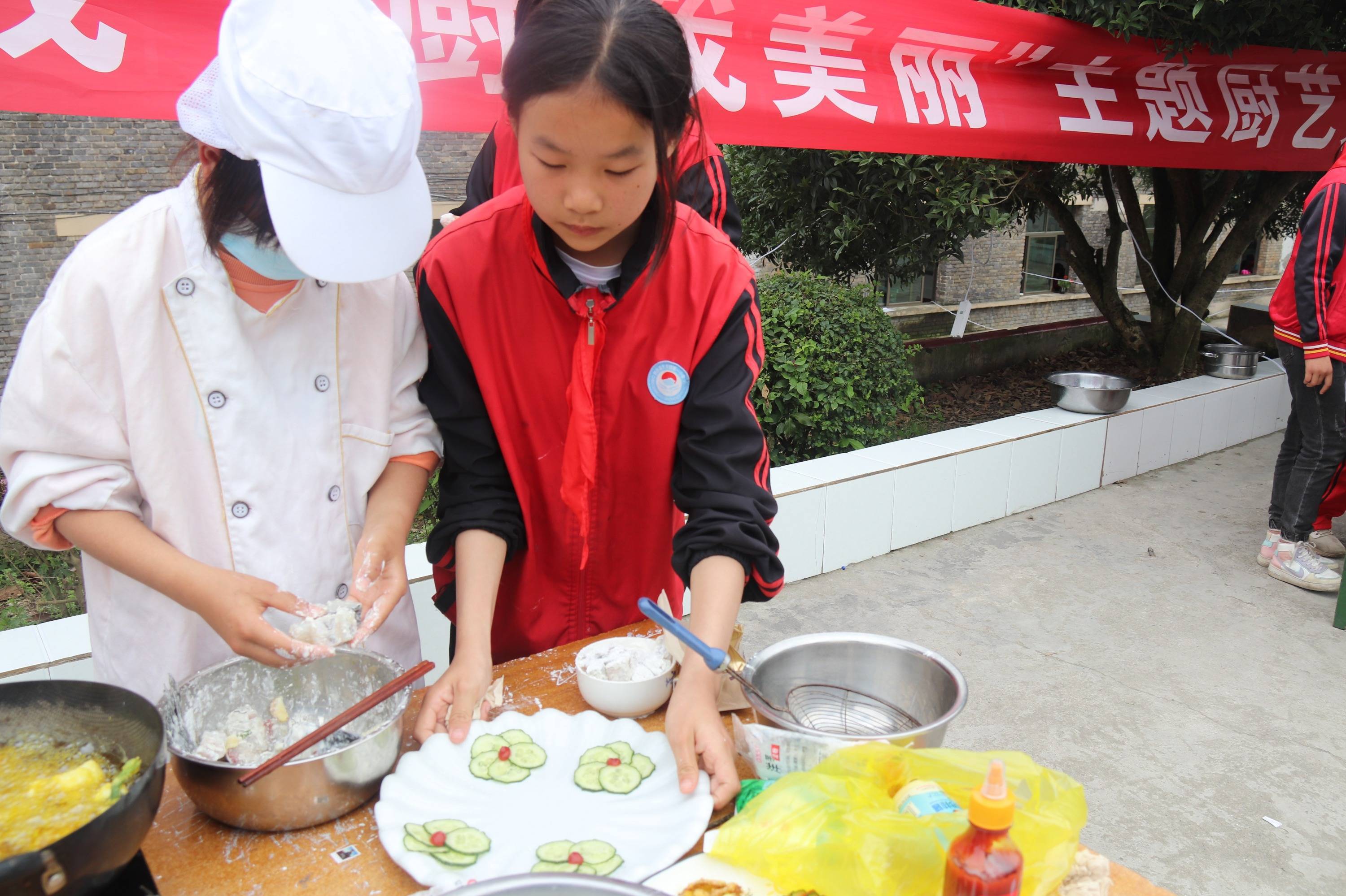 5月28日,黔西市大关镇第一小学开展小学生厨艺大赛决赛活动.
