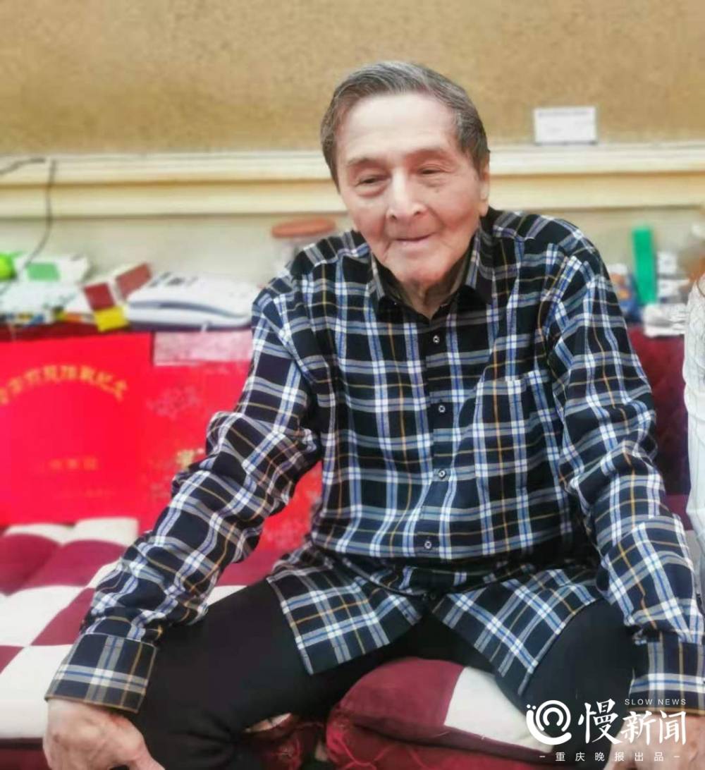 梁汉老人91岁高龄,但精神状态比较好