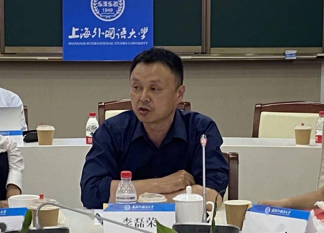 李磊荣教授浙江外国语学院李磊荣教授长期从事俄语教学研究和翻译实践