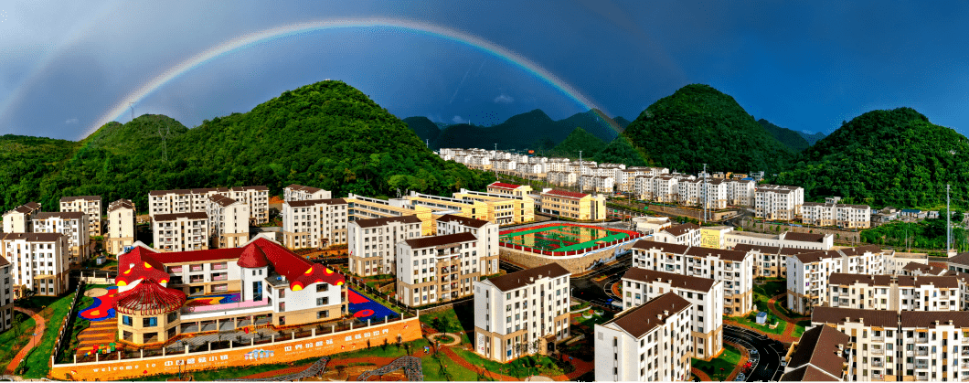 图为贵州省安龙县蘑菇小镇市民居住区 在贵州,自2016年实施新时期易地