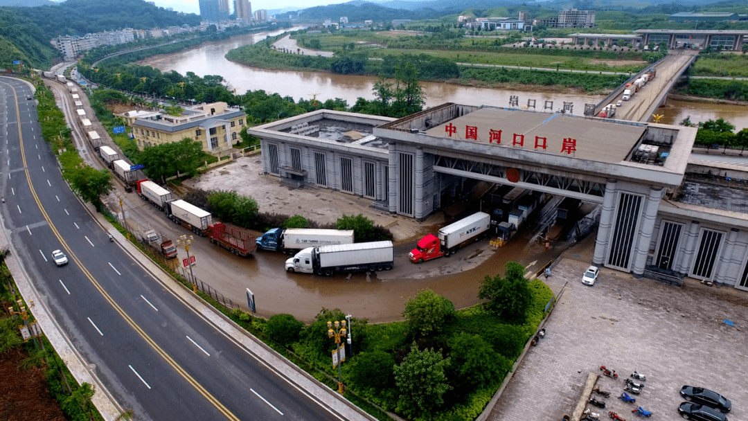 1993年河口口岸恢复开通,2015年云南首个综合保税区在蒙自封关运行