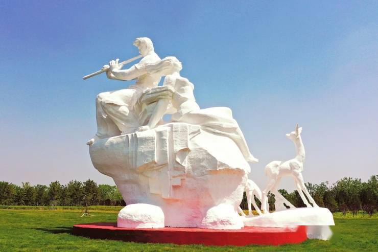 6月2日,山西晚报记者来到太原市晋阳湖公园,看到原位于五一广场的巨石