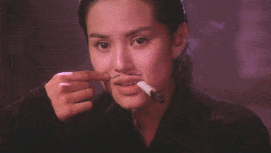 李若彤在剧中的男装扮相, 非常惊艳, 特别是那两撇小胡子, 撩人心弦.