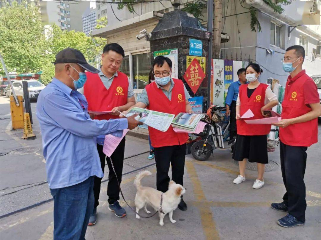 建设】石家庄市委网信办党员志愿者走进社区开展网络公益宣传服务活动