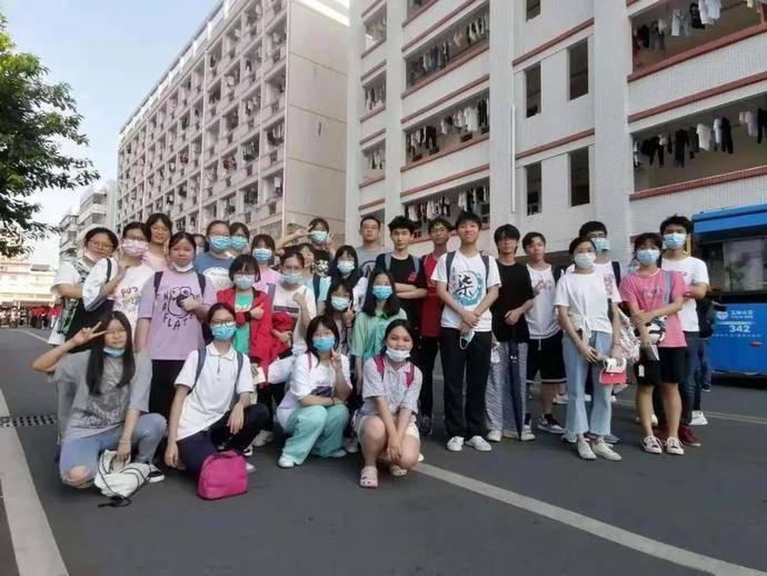 带你直击今年高考现场 直击玉林各大高考考点 玉林高中考点 玉林实验