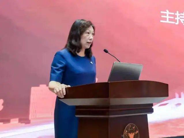 浙江大学党委常委,副校长何莲珍