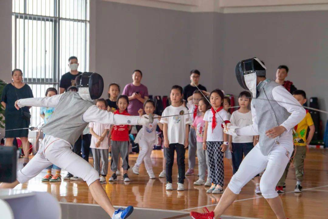 一剑倾心西横街小学击剑公开课暨校击剑队选拔活动在市少体校举办