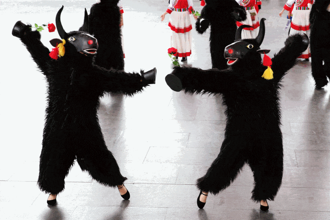 戏水池,快乐喊泉,泡泡互动秀.