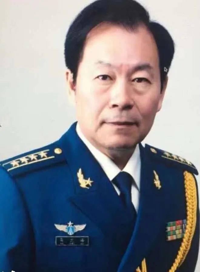 现为空军党的创新理论研究中心研究员,空军大校军衔.