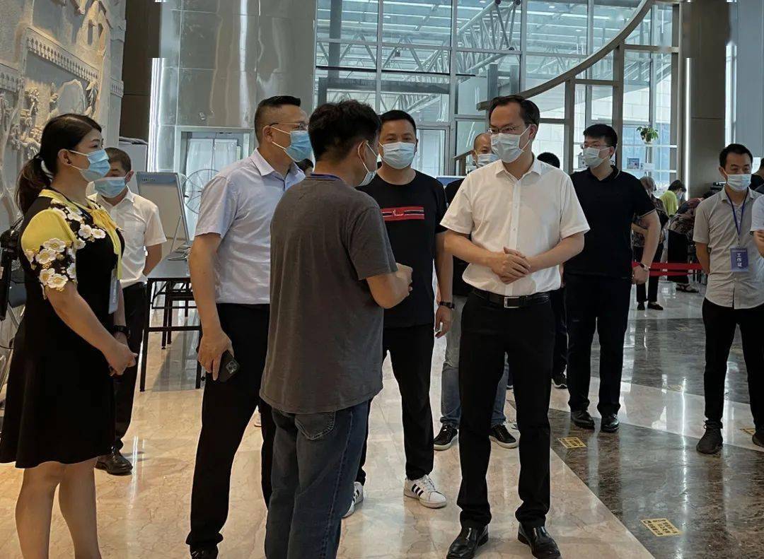 刘中华赴大峃镇检査指导疫情防控工作:严防,严控是当前工作的首要任务