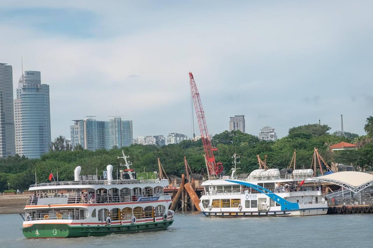 坐船环鼓浪屿,体验不一样的厦门风光