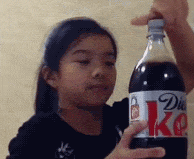 搞笑gif:妙龄少女活生生给你剪成了买菜大妈……_什么