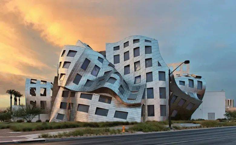 设计赏析frankgehry的癫疯力作不知直线为何物